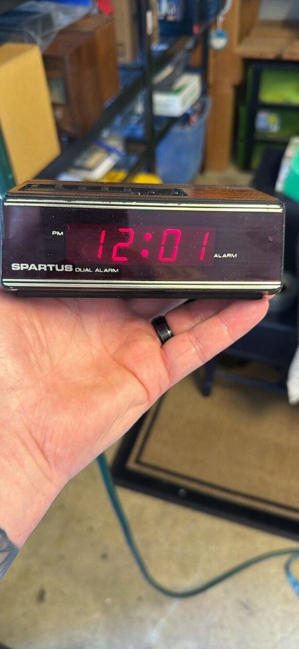 Vintage Spartus Dual Alarm Digital Snooze 12-Hour Woodgrain Brown Clock